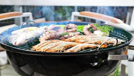 Ist nichts anderes geregelt, darf auf dem Balkon gegrillt werden − aber nicht täglich.
Foto. karepa/Fotolia Ist nichts anderes geregelt, darf auf dem Balkon gegrillt werden − aber nicht täglich.
Foto. karepa/Fotolia