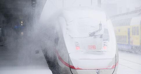 Hier geht erst mal nichts mehr: Wer bei Schnee oder Gl&auml;tte zu sp&auml;t oder gar nicht zur Arbeit kommt, muss mit Lohnausf&auml;llen rechnen.