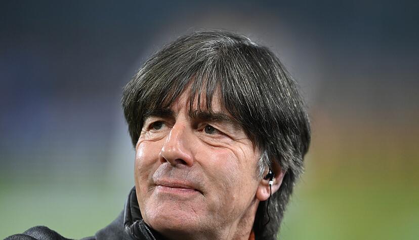 Jogi L&ouml;w - der Trainer im Rollkragenpulli. (Archivbild)