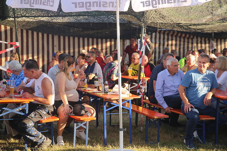 Schon bei der Eröffnung am Freitagabend war das Festgelände bestens gefüllt. Schon bei der Eröffnung am Freitagabend war das Festgelände bestens gefüllt.