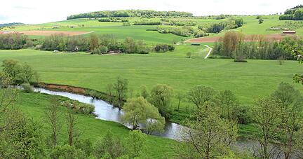 Das Jagsttal zwischen Gommersdorf und Krautheim hat breite, grüne Auen. Weiter oben in Mulfingen wird das Tal enger, die Hügel steiler.
Fotos: Archiv/Ludwig