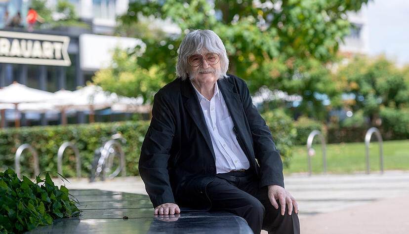 Am Sonntag wird Karl Jenkins Werk &bdquo;One World&ldquo; mit Unterst&uuml;tzung der Ch&ouml;re und Orchester des Heilbronner Robert-Mayer-Gymnasiums sowie weiterer Akteure in der Heilbronner Harmonie aufgef&uuml;hrt.