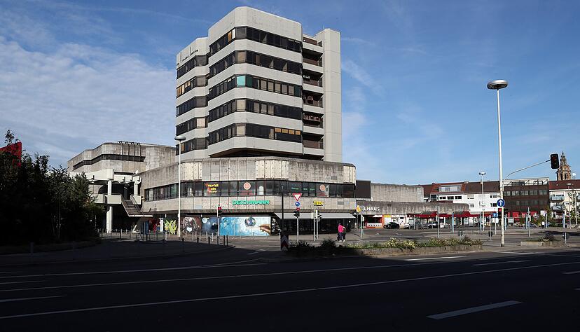 Das Wollhaus wird auch von vielen Heilbronnern als Bausünde wahrgenommen. Das Wollhaus wird auch von vielen Heilbronnern als Bausünde wahrgenommen.