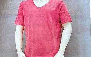 Das Opfer war mit einer bordeauxfarbenen Hose und einem hellroten T-Shirt bekleidet. Das Opfer war mit einer bordeauxfarbenen Hose und einem hellroten T-Shirt bekleidet.