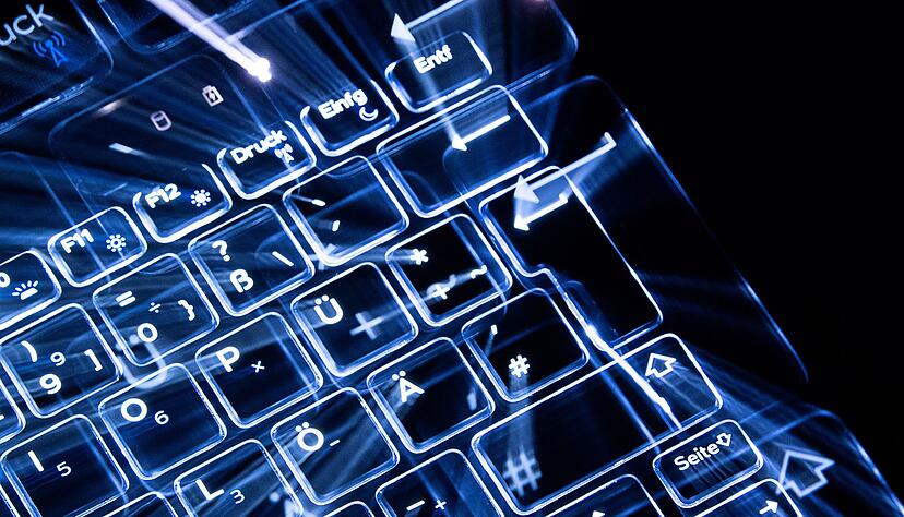 Tasten leuchten auf einer Tastatur. Tasten leuchten auf einer Tastatur.