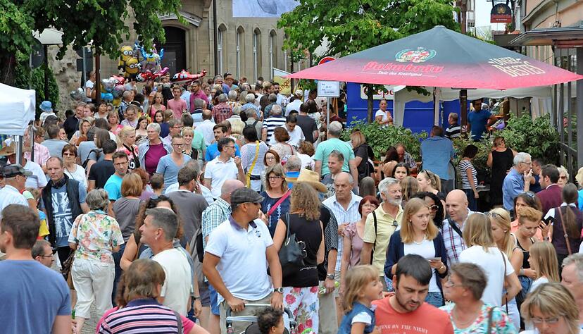 So war es 2015: Wenn das Wetter passt, wird das Gedränge in den Eppinger Gassen zum Altstadtfest wieder groß sein.Foto: Archiv/Hettich So war es 2015: Wenn das Wetter passt, wird das Gedränge in den Eppinger Gassen zum Altstadtfest wieder groß sein.Foto: Archiv/Hettich