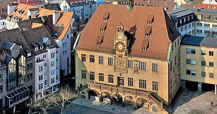 Die Bürger der Stadt Heilbronn (im Bild das Rathaus) verfügen laut einer neuen Studie bundesweit über das höchste Pro-Kopf-Einkommen. 
Foto: Archiv/Mugler