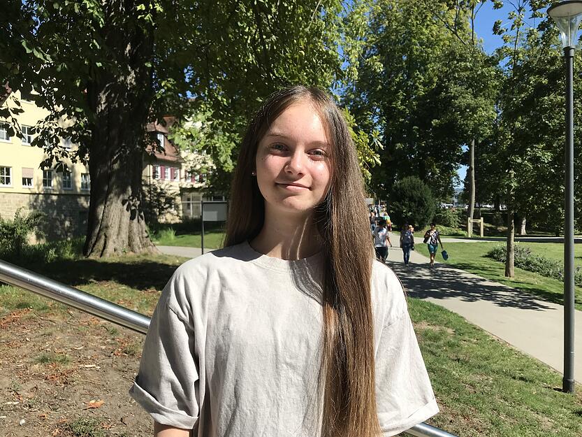 Selina Bierkamp, 15, Öhringen: Ich freue mich auf das neue Schuljahr, darauf, meine Freunde wieder zu treffen. Aber wegen Corona sind noch viele Dinge unklar. Ich hoffe, dass keine Maskenpflicht im Unterricht kommt. Darauf hätte ich gar keine Lust. Vor dem Virus selbst habe ich keine Angst. In meiner Umgebung hatten es schon einige Leute und es ging immer glimpflich ab. Richtig blöd wäre ein ständiges Hin- und Her von richtiger Schule und Homeschooling.
