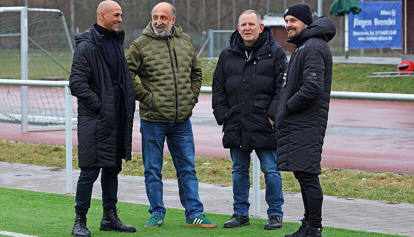 Die Verantwortlichen des SGV Freiberg (von links): Mario Estasi sportlicher Leiter, Pr&auml;sident Emir Cerkez, Sportdirektor Dieter Gerstung und Trainer Kushtrim Lushtaku.