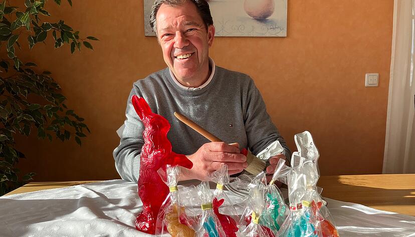 Wolfgang Kerner gie&szlig;t wie sein Vater und Gro&szlig;vater Zuckerhasen.