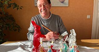 Wolfgang Kerner gie&szlig;t wie sein Vater und Gro&szlig;vater Zuckerhasen.