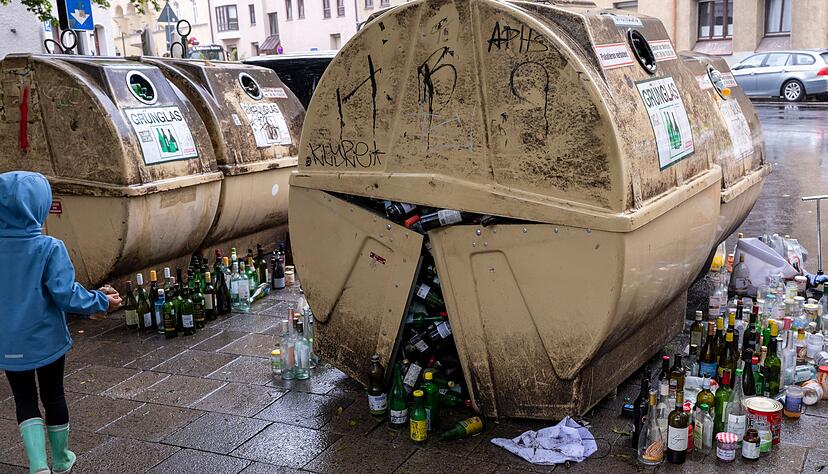 Es gibt zu wenige Glascontainer in Deutschland, monieren Branchenexperten.