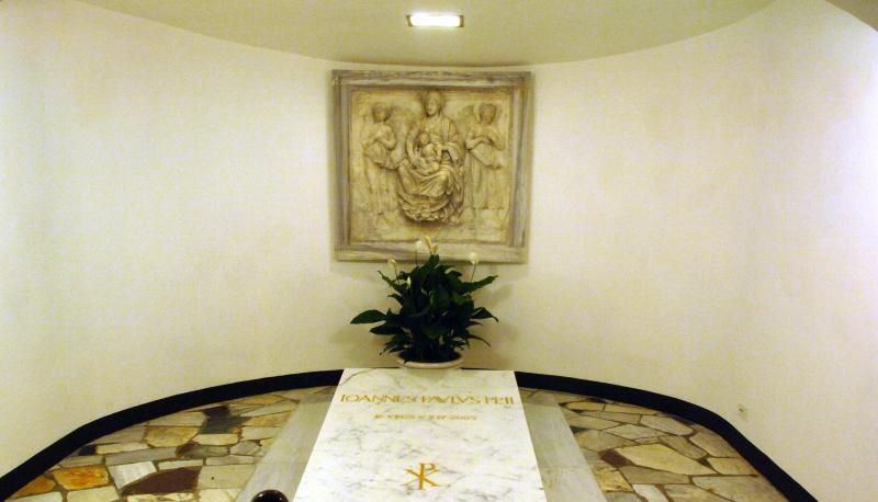 Das Grab von Papst Johannes Paul II. in den vatikanischen Grotten unter dem Petersdom. Foto: Kay Nietfeld/Archiv Das Grab von Papst Johannes Paul II. in den vatikanischen Grotten unter dem Petersdom. Foto: Kay Nietfeld/Archiv