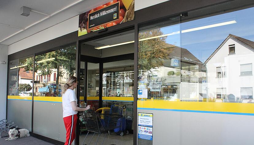 Nur noch wenige Tage können Kunden hier einkaufen: Der Edeka in der Heilbronner Straße in Leingarten macht in der nächsten Woche dicht.
Foto: Friedhelm Römer Nur noch wenige Tage können Kunden hier einkaufen: Der Edeka in der Heilbronner Straße in Leingarten macht in der nächsten Woche dicht.
Foto: Friedhelm Römer