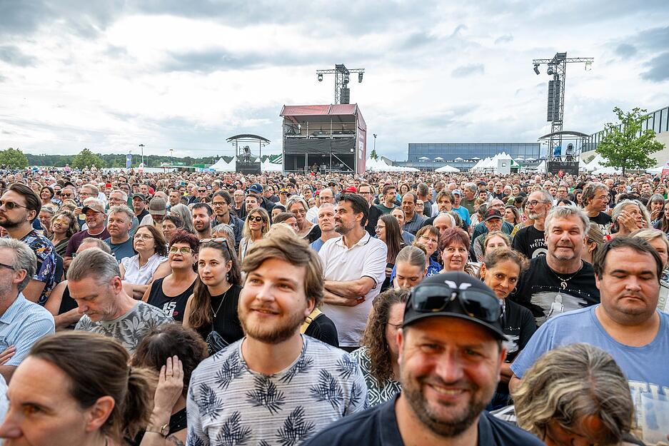 Vor Bryan Adams hatte Lee Rocker seinen Auftritt.
