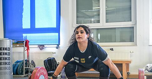 Gewichtheberin Yekta Jamali bangt um ihre Familie im Iran. (Archivbild)