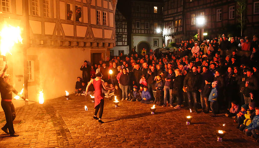 Bei der feurigen Illumination kommt die Altstadt besonders zur Geltung. Foto: Ralf Seidel