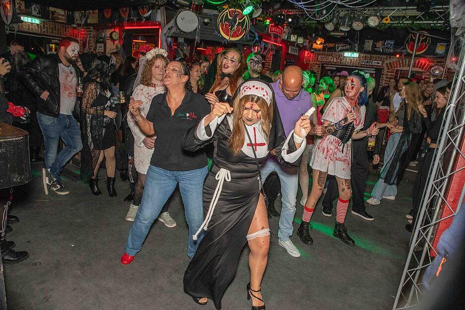 Die Gartenlaube in Heilbronn hatte zur Halloween Night Party geladen. Die Gartenlaube in Heilbronn hatte zur Halloween Night Party geladen.