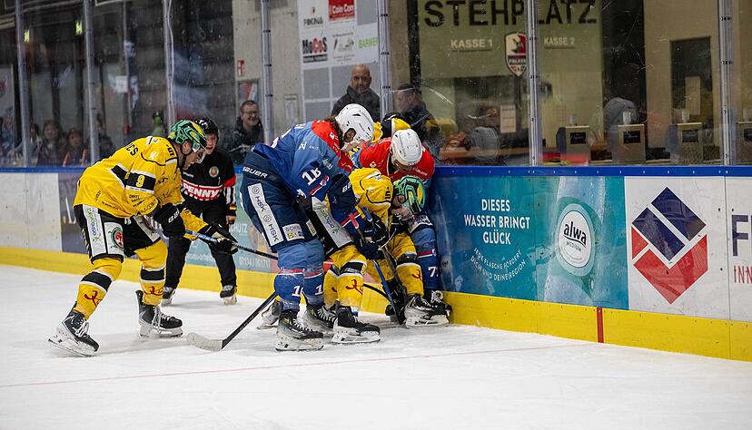 Das erste Duell zwischen den Falken und den Tölzer Löwen war hart umkämpft. Die Heilbronner gewannen in der Verlängerung mit 3:2.