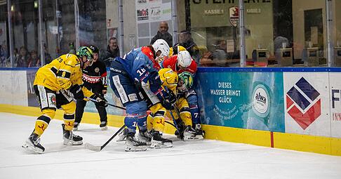 Das erste Duell zwischen den Falken und den Tölzer Löwen war hart umkämpft. Die Heilbronner gewannen in der Verlängerung mit 3:2.