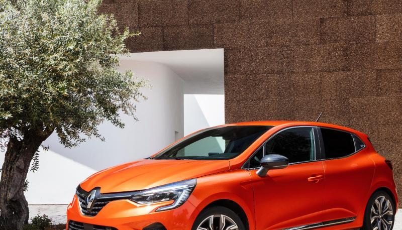 Außen sind dem Renault Clio die Neuerungen kaum anzusehen. Doch innen wartet ein Mehr an Platz, Ausstattung und Technik. Außen sind dem Renault Clio die Neuerungen kaum anzusehen. Doch innen wartet ein Mehr an Platz, Ausstattung und Technik.