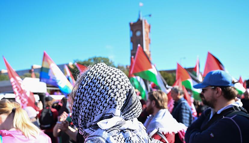 Es waren viele pal&auml;stinensische Fahnen zu sehen.