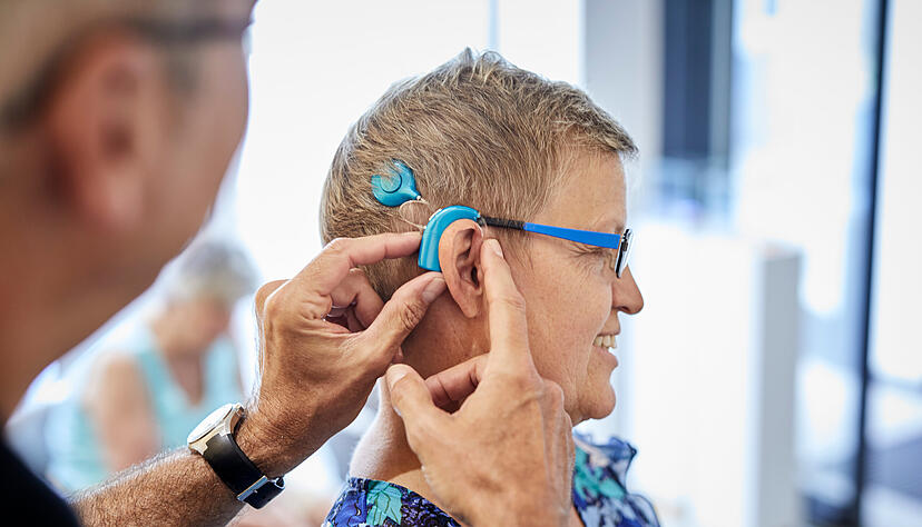 Durch Implantate können Menschen wieder hören. Durch Implantate können Menschen wieder hören.