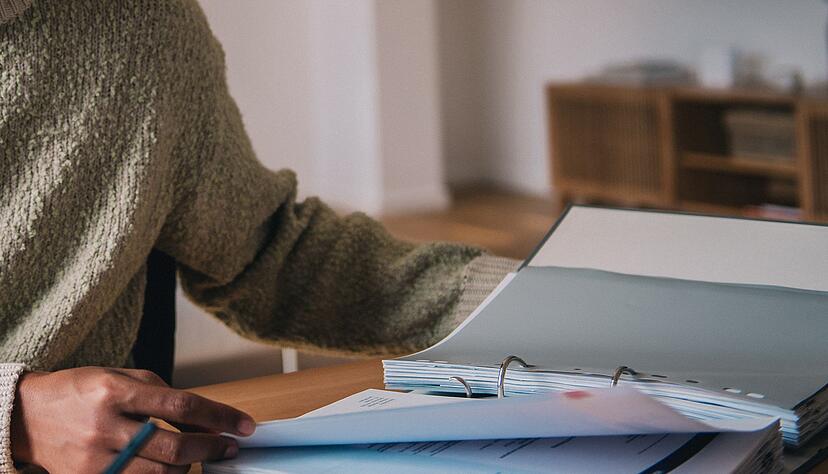 Wer sich dazu entschließt, seinen Riester-Vertrag beim Versicherer beitragsfrei stellen zu lassen, kann diese Entscheidung jederzeit widerrufen. Wer sich dazu entschließt, seinen Riester-Vertrag beim Versicherer beitragsfrei stellen zu lassen, kann diese Entscheidung jederzeit widerrufen.