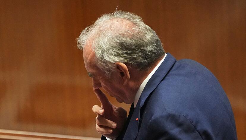 Premier Bayrou wollte sich mit der Vertrauensfrage Rückenwind für seine Sparpläne holen - das ging nach hinten los. Premier Bayrou wollte sich mit der Vertrauensfrage Rückenwind für seine Sparpläne holen - das ging nach hinten los.