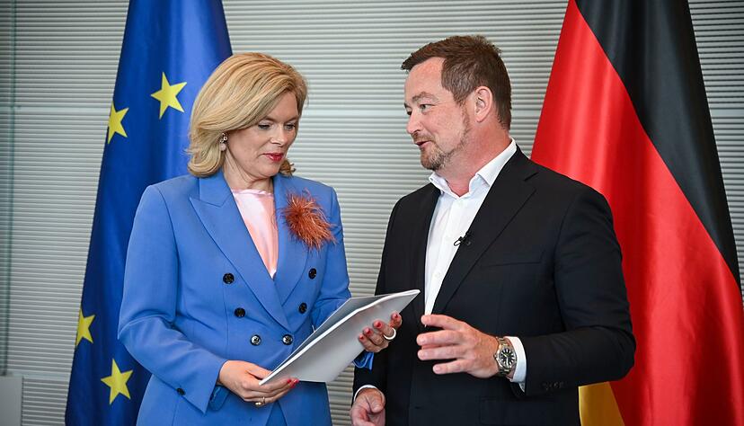 Seinen ersten Jahresbericht hat der Polizeibeauftragte des Bundes, Uli Gr&ouml;tsch, am Dienstag an Bundestagspr&auml;sidentin Julia Kl&ouml;ckner &uuml;bergeben.