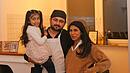 F&uuml;hren eine gastronomische Tradition in Bonfeld weiter: Abneer Gill mit seiner Frau Ruby und ihrer Tochter Shifa im historischen Rahmen des neuen Restaurants Okra.