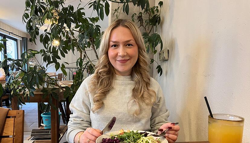 Jasmin Rasmussen verdient ihr Geld mit Gastro-Tipps auf den Sozialen Netzwerken.