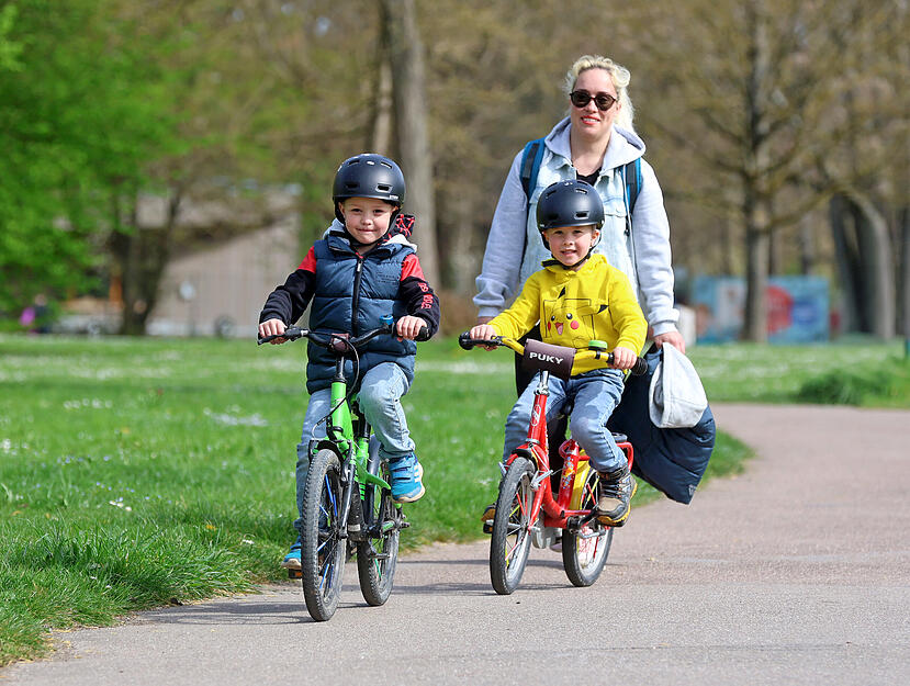 Leandro (7), Elio (5) und ihre Mama Julia aus Heilbronn.