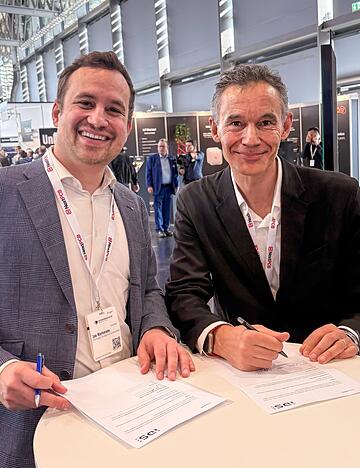 Jan Hartmann (Gesch&auml;ftsf&uuml;hrer IDS, links) und Jean Ferr&eacute; (Gesch&auml;ftsf&uuml;hrer Prophesee) wollen die Zusammenarbeit ihrer beiden Unternehmen intensivieren und haben daf&uuml;r eine Absichtserkl&auml;rung unterschrieben.