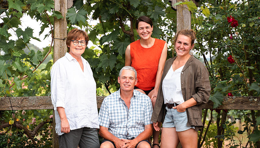 Annette und Peter Albrecht mit ihren T&ouml;chtern Viola (zweite von rechts) und Luisa.