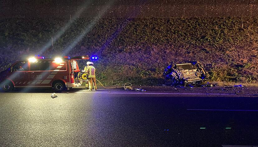 Der Unfall ereignete sich in der Nacht auf Samstag auf der A6 bei Heilbronn-Biberach. Der Unfall ereignete sich in der Nacht auf Samstag auf der A6 bei Heilbronn-Biberach.