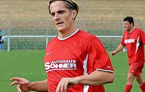 Fr&uuml;her waren die Haare noch l&auml;nger und Joachim Heger stand als Spielertrainer selber auf dem Platz. Das Bild stammt von August 2006.
Fotos: Klaus Kr&uuml;ger