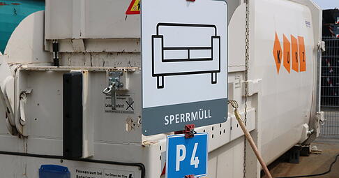 Auf dem Recyclinghof in Öhringen kann seit einiger Zeit auch Sperrmüll abgegeben werden. Die Zahl der Container nimmt genauso zu wie die neuer Regeln. Auf dem Recyclinghof in Öhringen kann seit einiger Zeit auch Sperrmüll abgegeben werden. Die Zahl der Container nimmt genauso zu wie die neuer Regeln.
