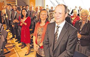 Applaus für Uwe Köhn, der knapp verloren hat. Links neben ihm Gattin Susanne Groner-Köhn, rechts Schwiegermutter Margarete Groner aus Öhringen.