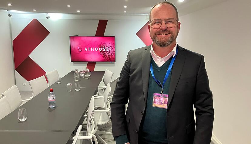 Erstmals in Davos ist Gunther Wobser, geschäftsführender Gesellschafter von Lauda, nach eigenen Angaben Weltmarktführer im Bereich Temperiergeräte und -anlagen. Erstmals in Davos ist Gunther Wobser, geschäftsführender Gesellschafter von Lauda, nach eigenen Angaben Weltmarktführer im Bereich Temperiergeräte und -anlagen.
