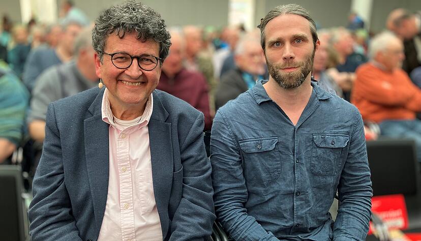 Die Professoren Holger Puchta und Oliver Trapp (rechts) informierten bei der Kreissparkasse über moderne Genomforschung. Die Professoren Holger Puchta und Oliver Trapp (rechts) informierten bei der Kreissparkasse über moderne Genomforschung.