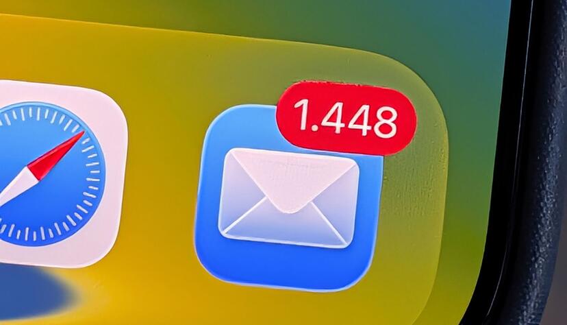 Voll was los im Postfach: Die 4-A-Taktik hilft, Stress durch E-Mail-Flut gelassen zu begegnen: Annehmen, abk&uuml;hlen, analysieren und aktiv werden.