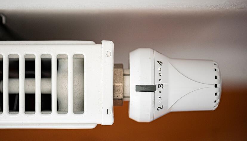 Nicht zu weit aufdrehen: In öffentlichen Gebäuden wird es in diesem Winter ein paar Grad kühler. Nicht zu weit aufdrehen: In öffentlichen Gebäuden wird es in diesem Winter ein paar Grad kühler.