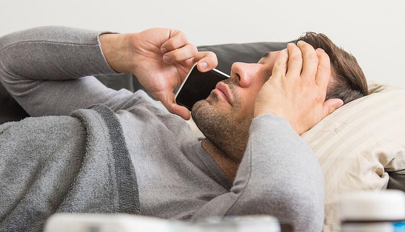 Krankmeldung bitte telefonisch! Das kann der Arbeitgeber so vorschreiben. Krankmeldung bitte telefonisch! Das kann der Arbeitgeber so vorschreiben.