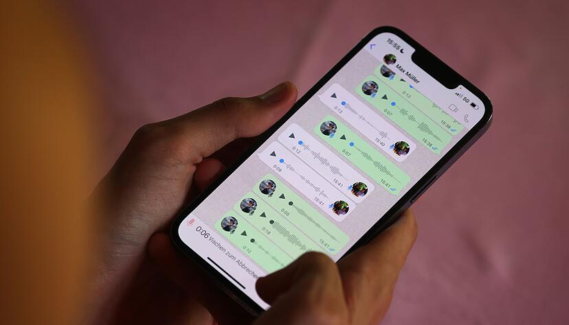 Genug von st&auml;ndigen Sprachnachrichten? Diese kann man sich nun auch als Text anzeigen lassen - Whatsapp f&uuml;hrt die Option zur Transkription ein.
