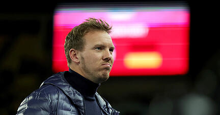 21.11.2023, Österreich, Wien: Fußball: Länderspiele, Österreich - Deutschland, Ernst-Happel-Stadion. Deutschlands Bundestrainer Julian Nagelsmann vor dem Spiel. WICHTIGER HINWEIS: Gemäß den Vorgaben der DFL Deutsche Fußball Liga bzw. des DFB Deutscher Fußball-Bund ist es untersagt, in dem Stadion und/oder vom Spiel angefertigte Fotoaufnahmen in Form von Sequenzbildern und/oder videoähnlichen Fotostrecken zu verwerten bzw. verwerten zu lassen. (zu dpa: «2023 als Jahr der Negativmarken der Nationalmannschaft») Foto: Christian Charisius/dpa +++ dpa-Bildfunk +++