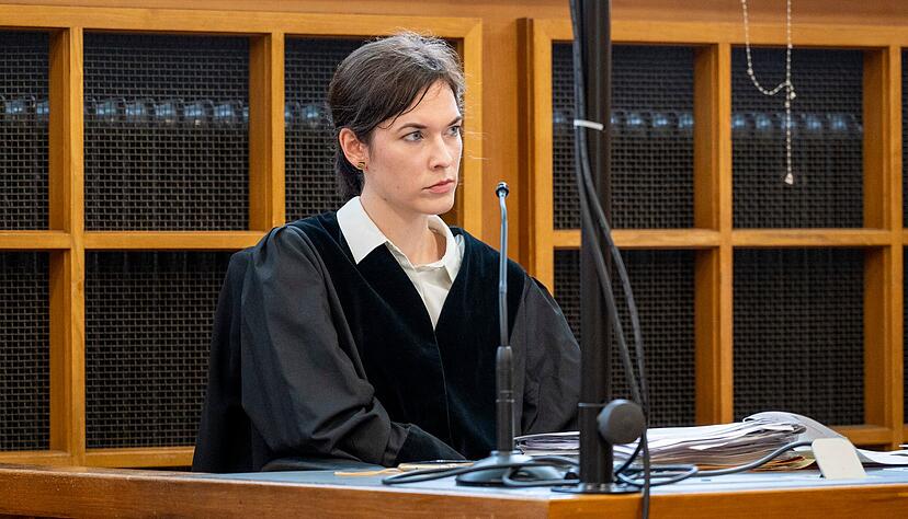 Staatsanwältin Christiane Triaa plädiert auf Mord und dreifachen versuchten Mord. Staatsanwältin Christiane Triaa plädiert auf Mord und dreifachen versuchten Mord.