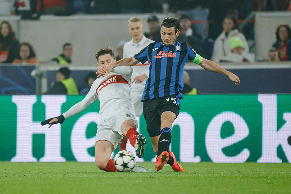 Angelo Stiller: Ein Spiel, das den Jungnationalspieler reifen lässt. War auf dem Spielfeld hier und da. Und hatte hier und da starke Momente. War aber ähnlich wie Kompagnon Karazor nicht der Faktor des Spiels. Note: 4 Angelo Stiller: Ein Spiel, das den Jungnationalspieler reifen lässt. War auf dem Spielfeld hier und da. Und hatte hier und da starke Momente. War aber ähnlich wie Kompagnon Karazor nicht der Faktor des Spiels. Note: 4