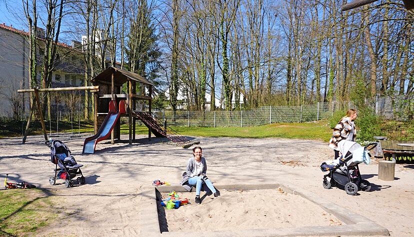 Die Eltern von Kleinkindern begr&uuml;&szlig;en, dass die Stadt Weinsberg ihre Spielpl&auml;tze mit Spielger&auml;ten f&uuml;r diese Altersgruppe aufr&uuml;stet.