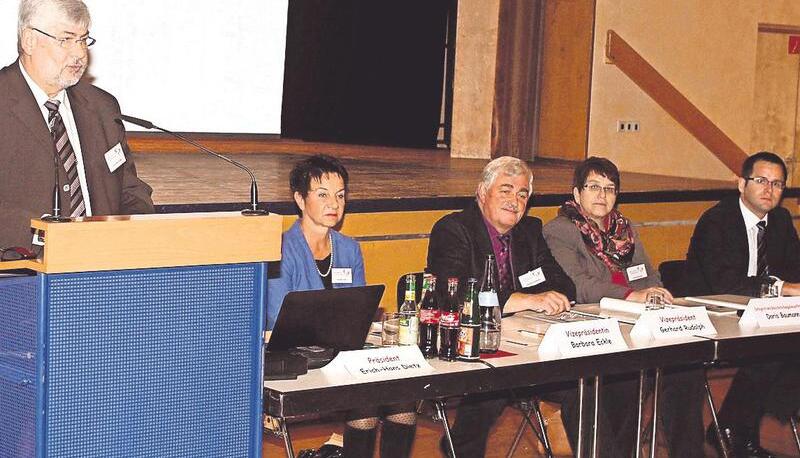 Sportkreistag in K&uuml;nzelsau: Altes und neues Pr&auml;sidium mit Erich-Hans Dietz, Barbara Eckle, Gerhard Rudolph, Doris Baumann und Raphael Posch.